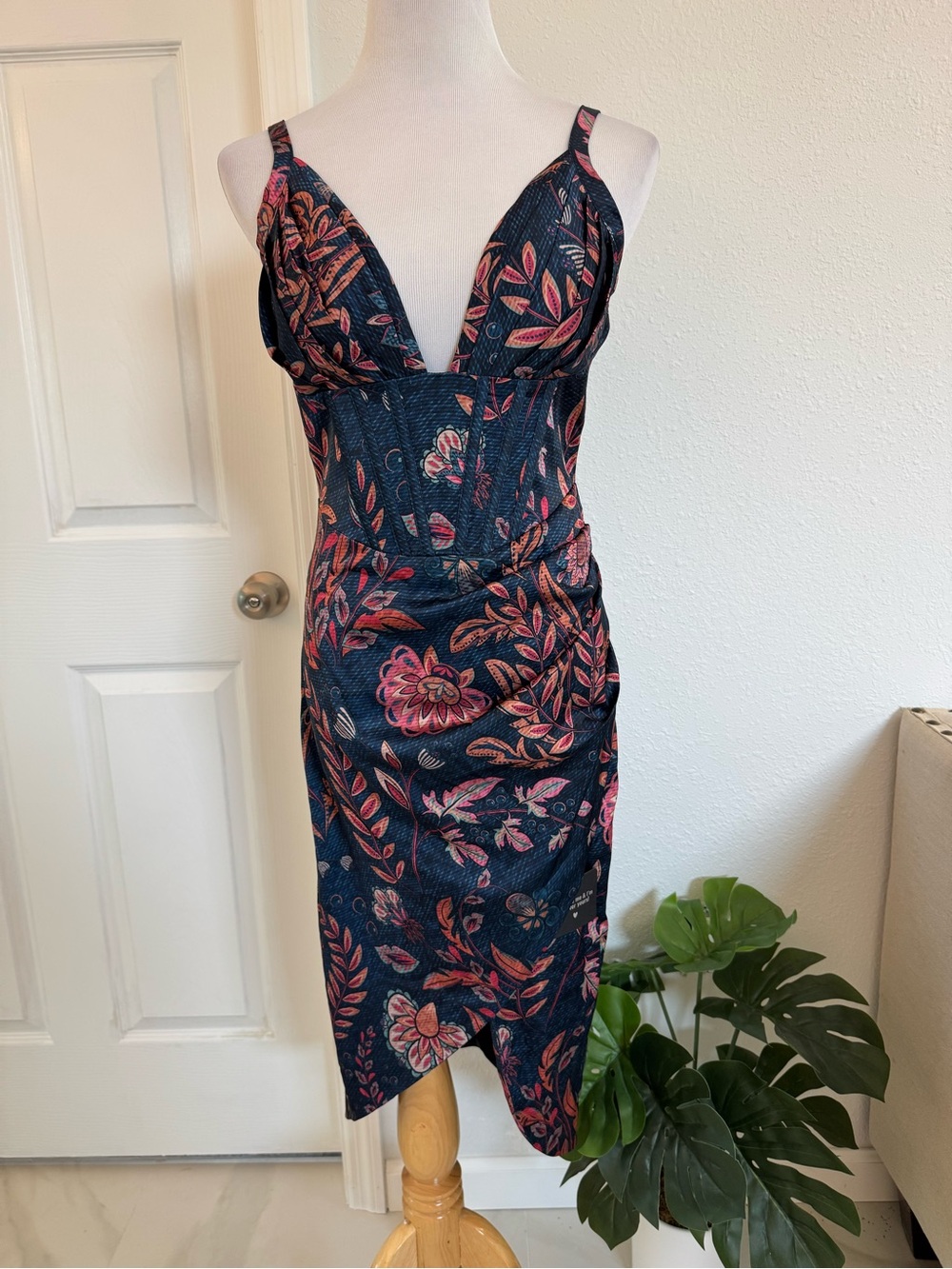 NWT Averie Halley Draped MIDI Dress S - Picture 4 of 9